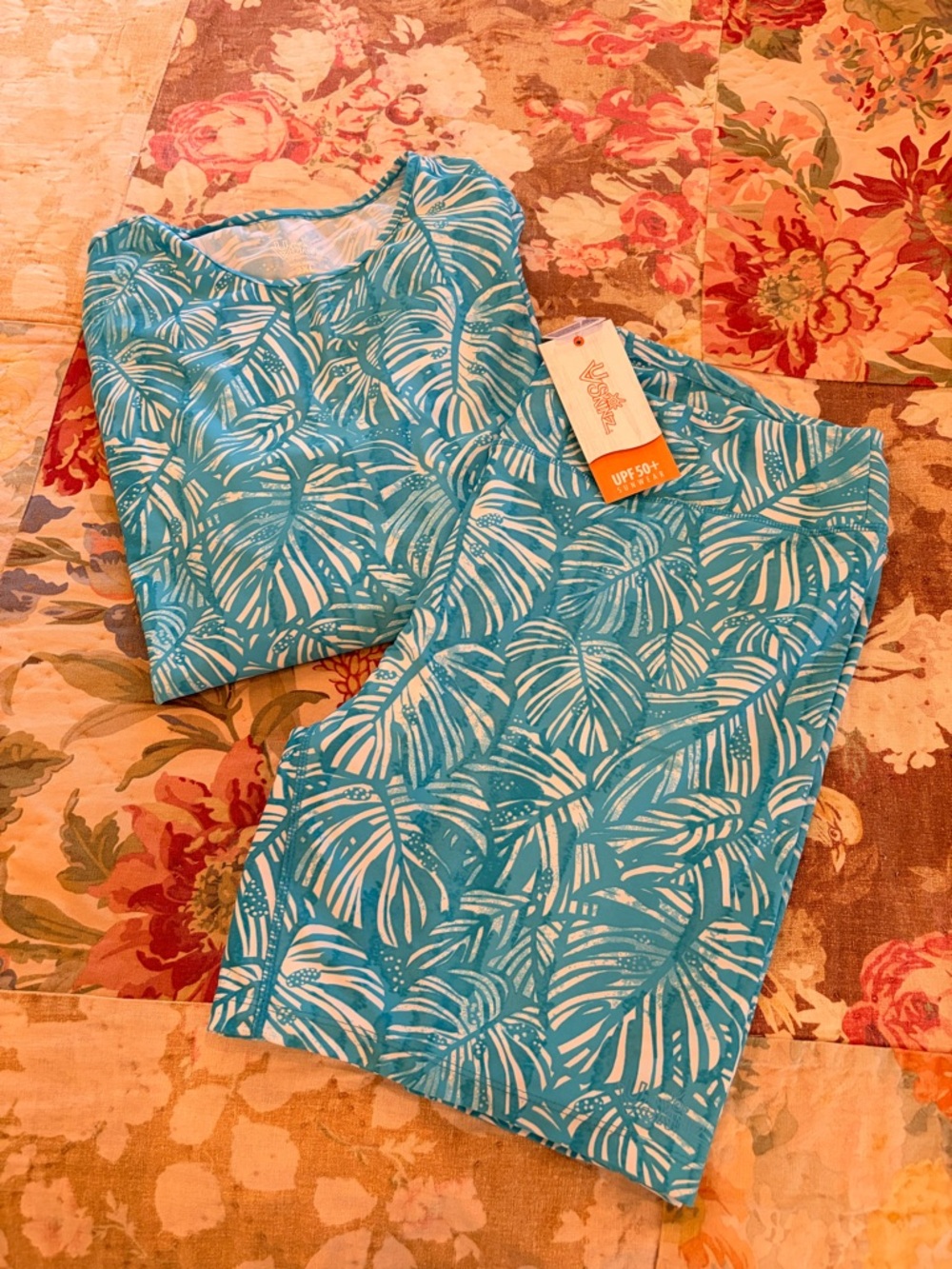 UV SKINZ 2 PIECE SET,SIZE 2X SHORTS NWT, RASHGUARD  NEW NO TAG, AQUA BLUE/WHITE.
